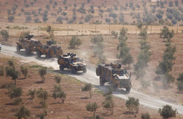 Mehmetçik Suriye'ye geçti! Keşif Timi YPG'yi tepeden izliyor!