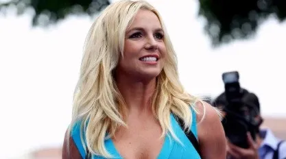Britney Spears'ın Las Vegas kurbanları için yaptığı suluboya tablosuna alkış ve eleştiri