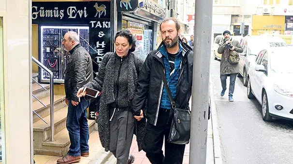 Sibel Tüzün gitarist sevgilisi Aytun Gelgin’le ilk kez el ele