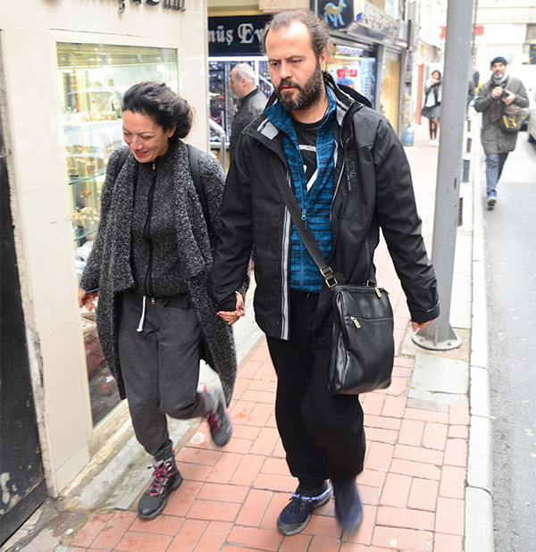 Sibel Tüzün gitarist sevgilisi Aytun Gelgin’le ilk kez el ele