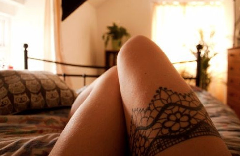 Garter tattoo Jartiyer dövmesi nedir? Neden trend oldu?