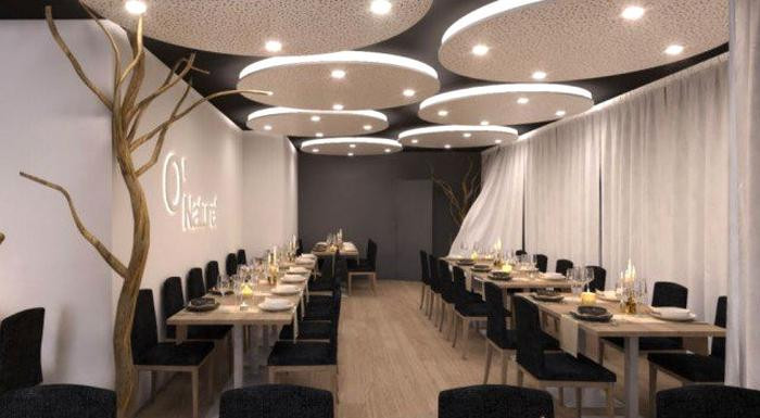 Paris'in ilk çıplaklar restoranı açıldı! Çalışan dahil..