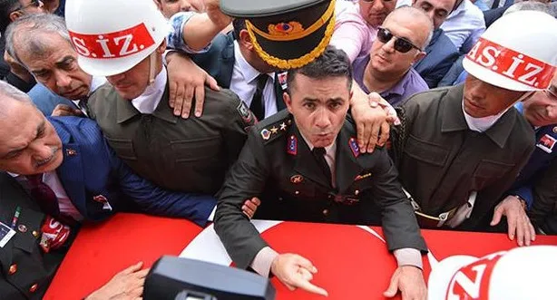 Akşam, kardeşi şehit düşen eski Yarbayı terörist ilan etti