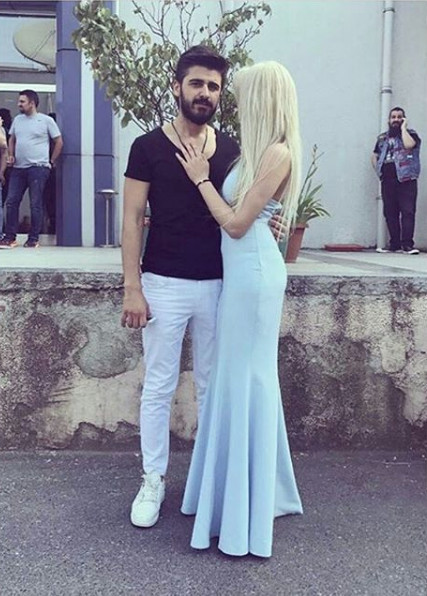 Emrah'ın oğlu Tayfun'un tuhaf aşk kareleri