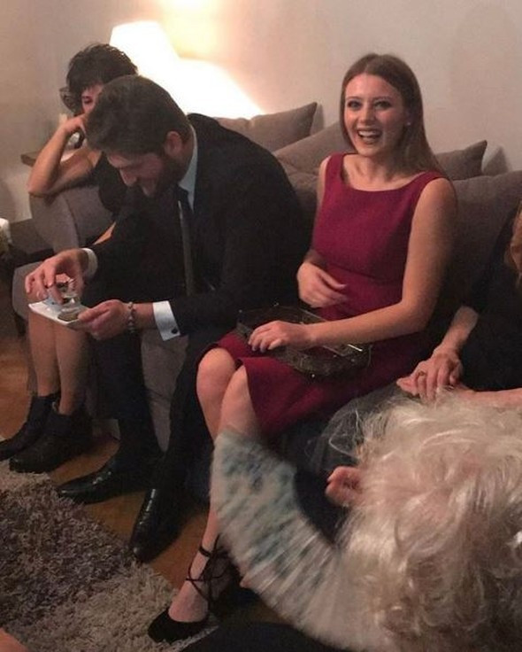 Gizem Karaca nişanlandı