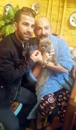 Cemil İpekçi kedisine kavuştu