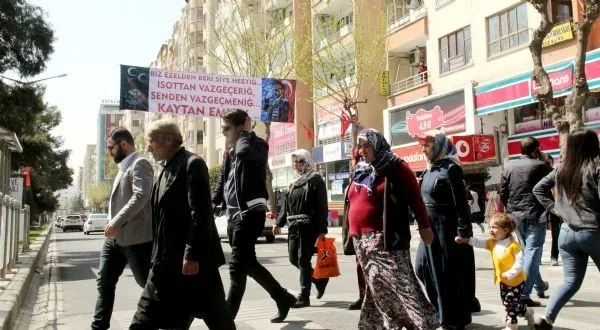 Şanlıurfa'da asılan Erdoğan pankartı olay oldu
