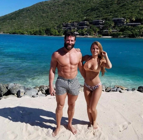 Ünlü playboydan isyan ettiren kare