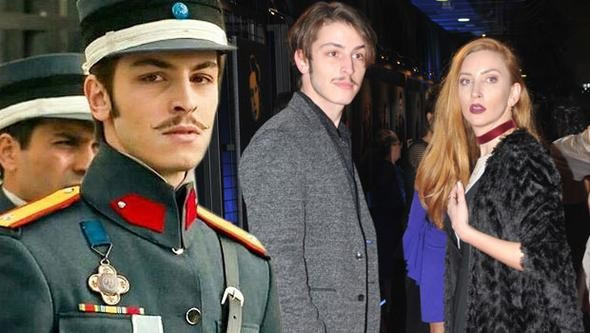 Boran Kuzum sevgilisiyle partiye katıldı