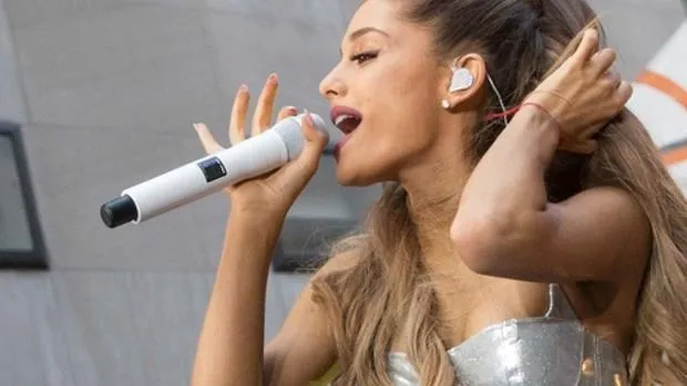 Konserinde patlama olan şarkıcı Ariana Grande kimdir?