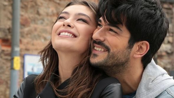 Kara Sevda oyuncuları veda partisinde