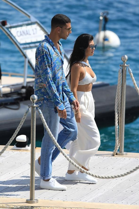 Scott Disick Kourtney Kardashian'ı çoktan unuttu, yeni sevgilisiyle görüntülendi