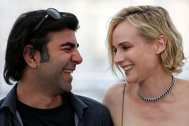 Diane Kruger'in Fatih Akın'ı öpmesi Cannes'da olay oldu
