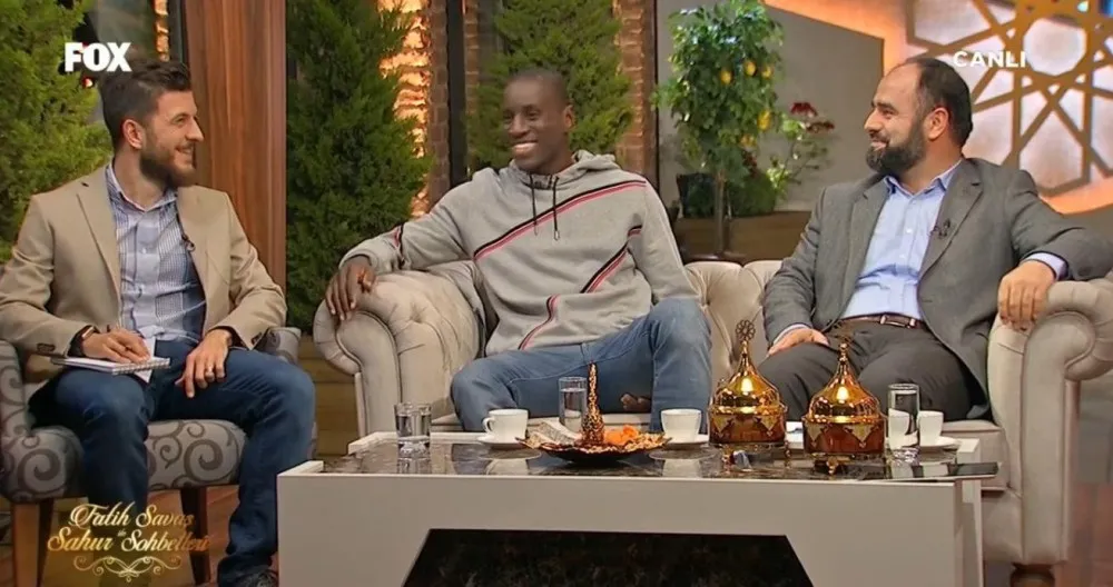 Beşiktaşlı Demba Ba, Fox TV'de sahur programına katıldı
