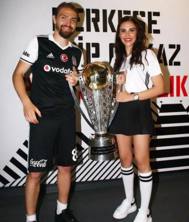 Şükran Ovalı'dan Beşiktaşlılara yenge mesajı