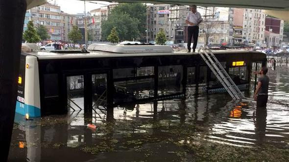 Sel felaketinde merak konusu olan o görüntüye açıklama