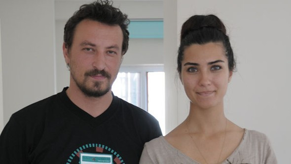 Onur Saylak Tuba Büyüküstün'ü yok sayıyor!
