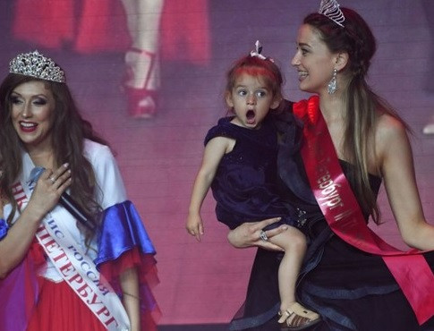 Rusya'nın en güzel evli kadını seçildi