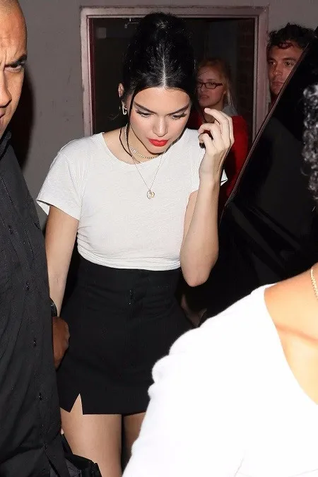 Kendall Jenner ile Hailey Baldwin'in asık suratı şaşkınlık yarattı