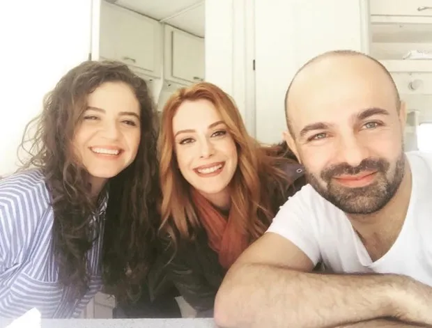 Ünlü oyuncuların renkli set halleri