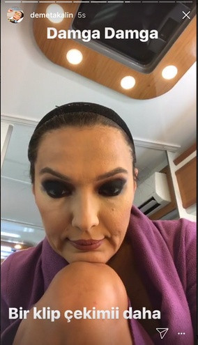 Demet Akalın 7 yıl aradan sonra sarışın oldu