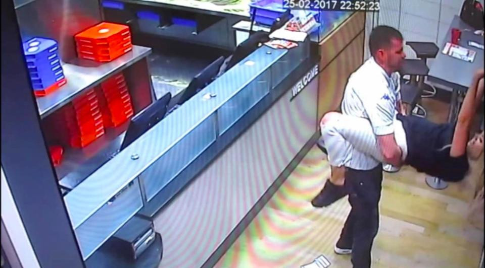 Herkesin ortasında seviştiler bedeli ağır oldu