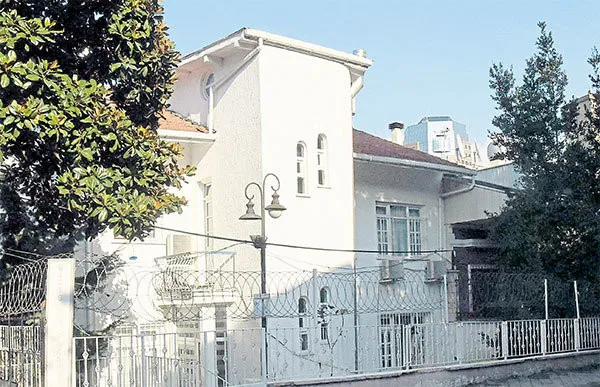 Metin Hara'nın yaşam koçluğu merkezini belediye mühürledi