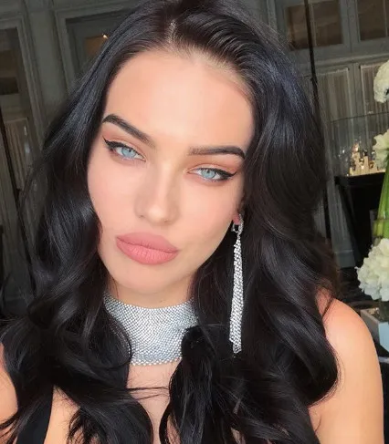 Adriana Lima'nın zorlu rakibi Rus model Dasha Kina