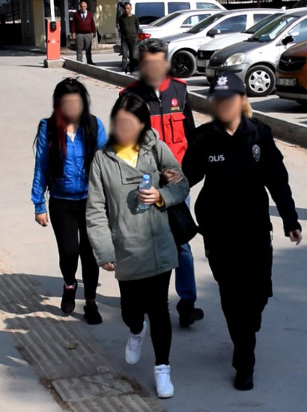 Swinger eş değiştirme fuhuş çetesine baskın: Resmi nikahlı karısını..