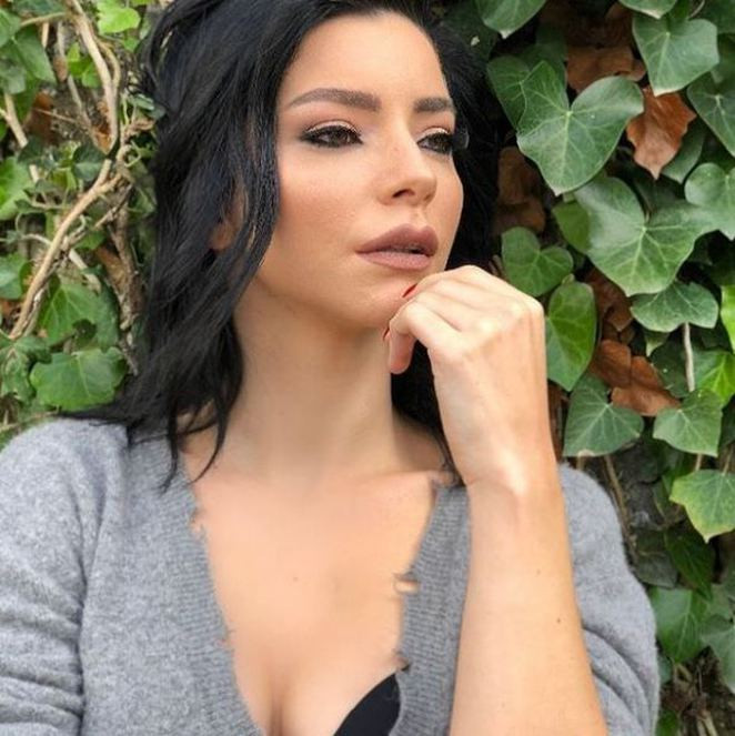 Merve Boluğur siyah saça geri döndü