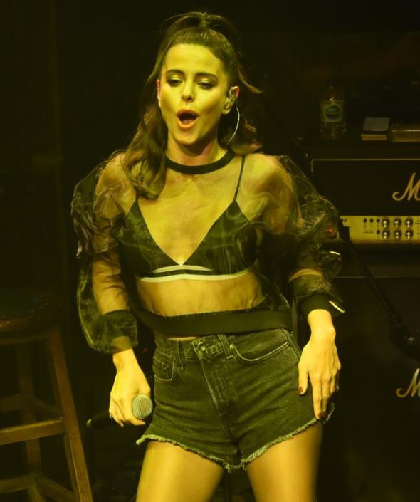 Simge Jolly Joker Beyoğlu'nda nefes kesti