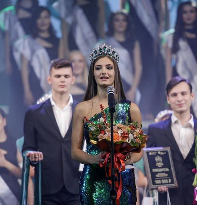 Rusya'nın en güzel öğrencisi Alina Zareynik oldu