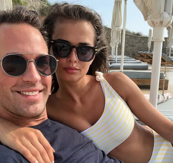 Türk model Elif Aksu'dan banyoda çıplak poz