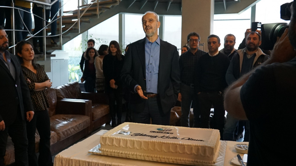 Kanal D 25. yılını kutluyor: Murat Saygı ve Buket Aydın pasta kesti