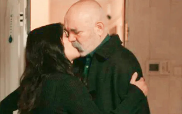 Çukur'a yeni katılan Şenay Gürler'den olay öpüşme sahnesi hakkında açıklama