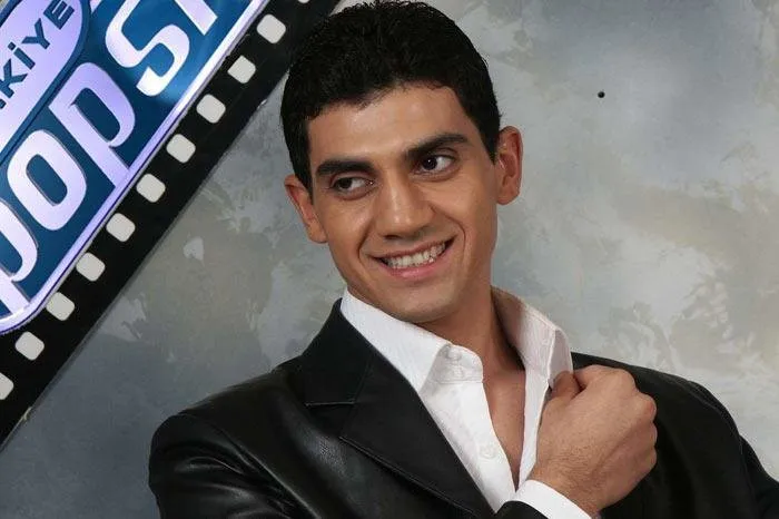 Popstar Bayhan Ciciş kardeşlerle takılıyor