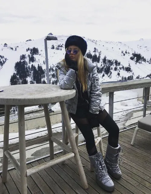 Yasmin Erbil jakuzi pozuyla sınırları iyice zorladı