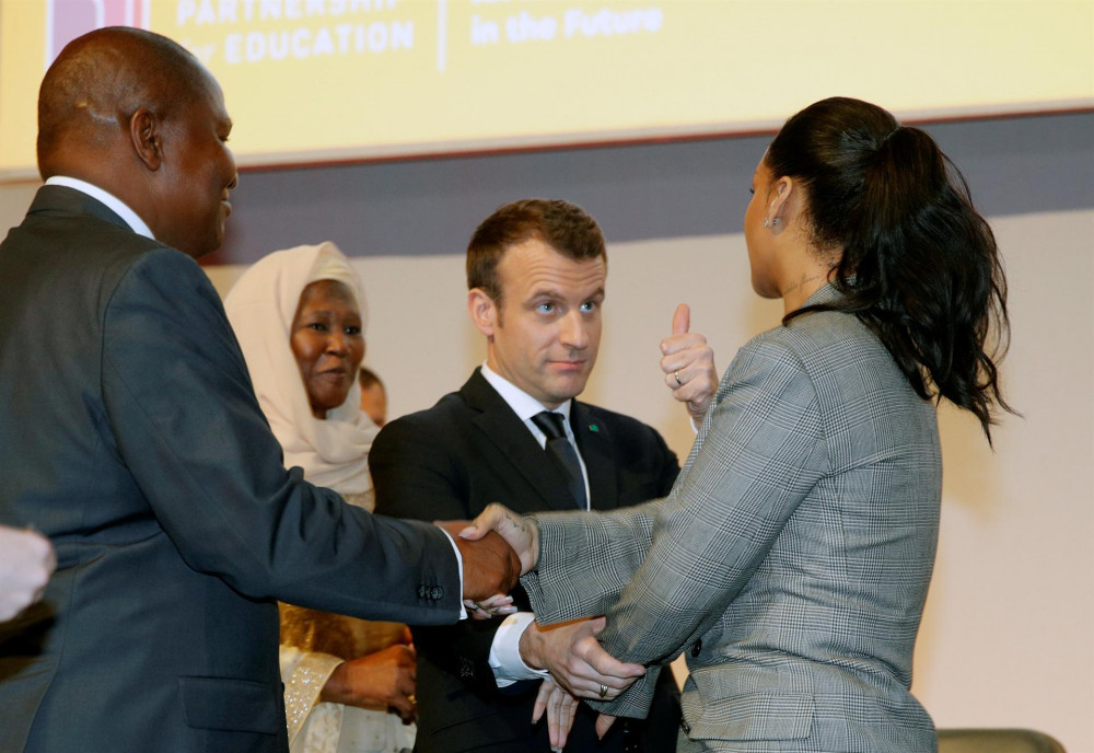 Sosyal medya Macron ve Rihanna'nın samimi hallerini konuşuyor