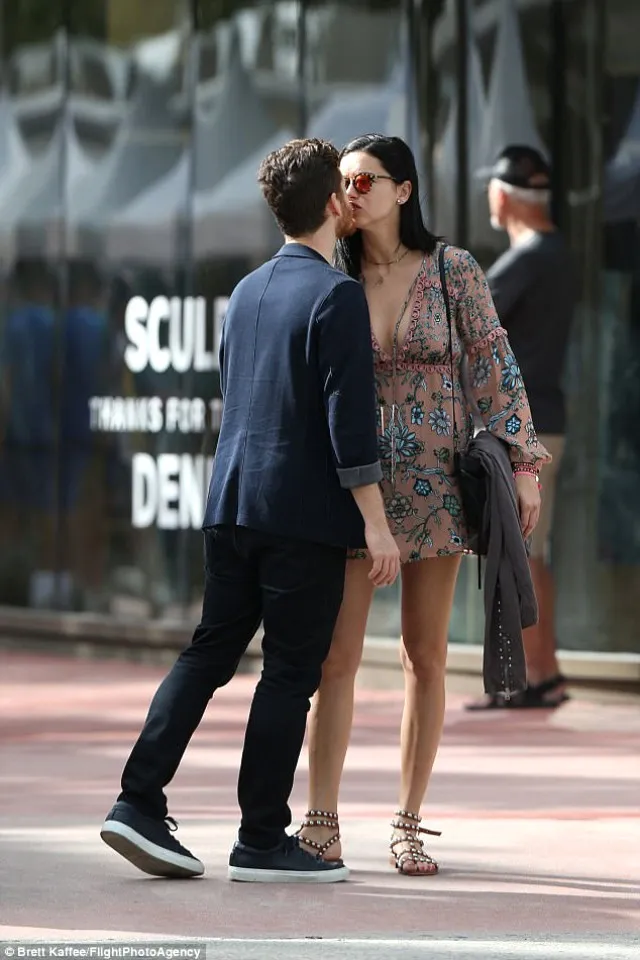 Adriana Lima hamile mi?