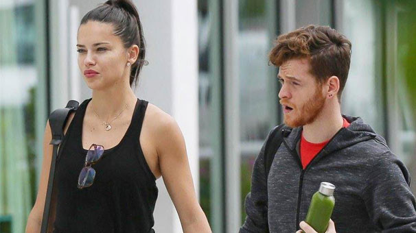 Adriana Lima pozları Metin Hara'ya gösterip onay aldı