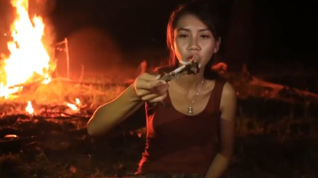 Youtuber olmak için nesli tükenmekte olan hayvanları yiyor