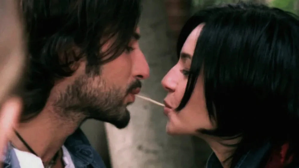 Tarkan'ın Hüp klibindeki Sinemis Candemir şimdilerde napıyor?