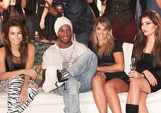 Ronaldinho iki kadınla birden evleniyor