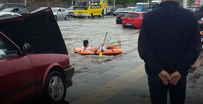 Ankara'yı yine sel vurdu; Keçiören'de araçlar sürüklendi