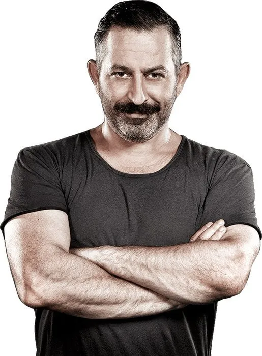Cem Yılmaz'dan Defne Samyeli ve Deren Talu'ya büyük jest