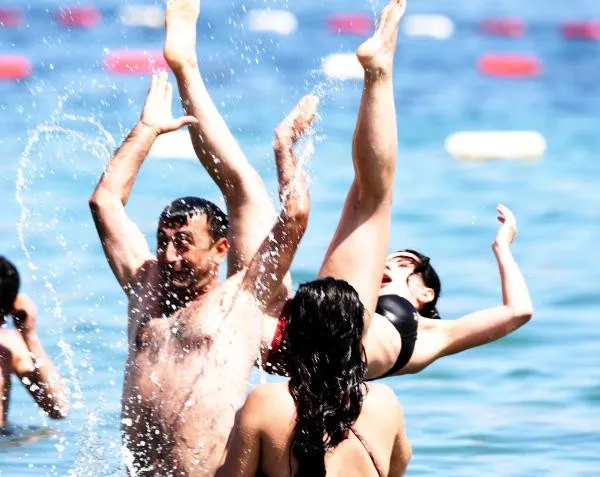 Bodrum kavruldu, sahiller doldu!