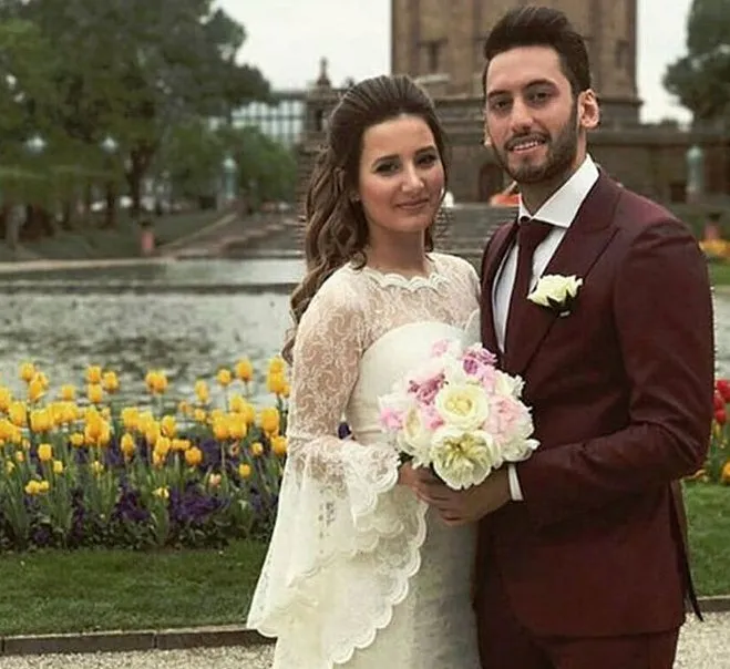 Sinem Gündoğdu ile evli Hakan Çalhanoğlu Brezilyalı güzelle yakalandı