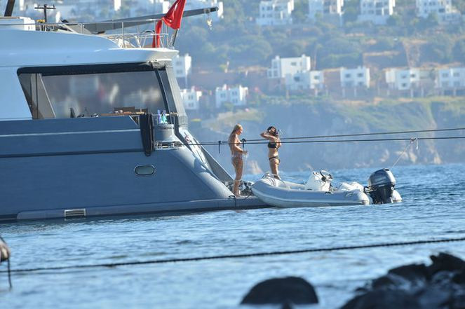 Pınar Altuğ Bodrum'da tatil yapıyor
