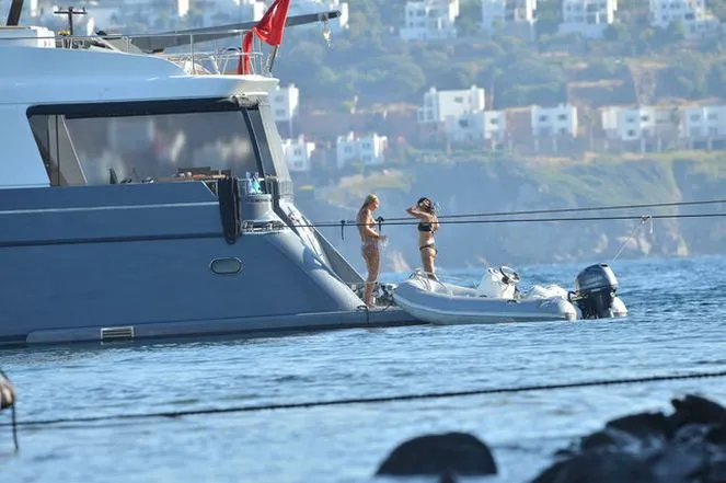 Pınar Altuğ Bodrum'da tatil yapıyor