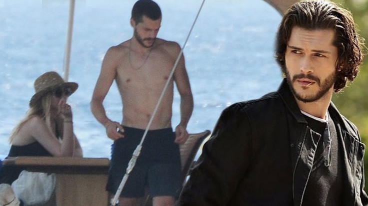 Çukur'un yakışıklı komiseri Alperen Duymaz sevgilisiyle tatilde